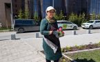 «Самая ухоженная территория в Якутске»: Кто создает цветочную сказку у здания «Сургутнефтегаза»