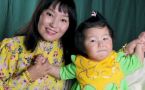 «Хочу жить как нормальные люди». Мать единственной в России девочки с синдромом CAPOS, живет в доме без удобств в селе Борогонцы