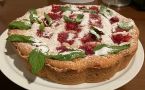 Пирог «Вулкан» с творогом и ягодами: эффектная выпечка без сложных ингредиентов