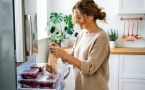 Капроновые колготки больше не выбрасываю: сначала варю их, а потом кладу в морозилку — стрелок не будет годами