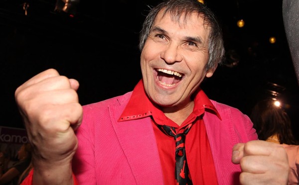 Эпатаж и хаос: заглядываем в квартиру продюсера Бари Алибасова — черный унитаз, золотой писсуар и философия протеста