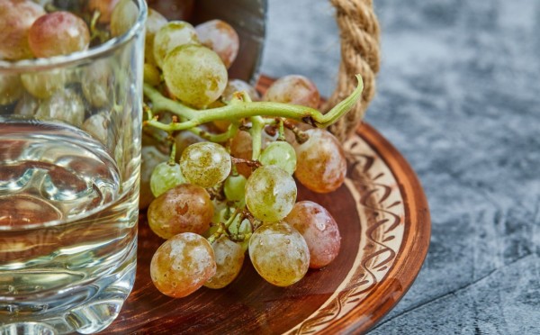 Съездил на море и умер: вот, как обманывают туристов на юге — рассказываем, как распознать поддельную чачу и избежать трагедии