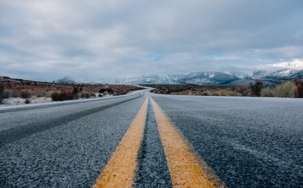 Чем желтая сплошная отличается от белой полосы — каждый водитель должен знать это