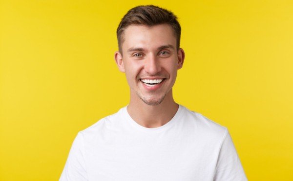 Зубы будет сиять ярче солнца: 5 ступеней на пути к голливудской улыбке — сразите всех