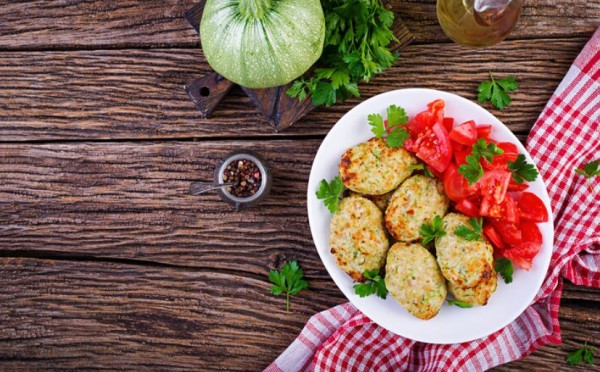 Невообразимое удовольствие: готовим куриные биточки с фасолью и овощами — быстро и элементарно просто