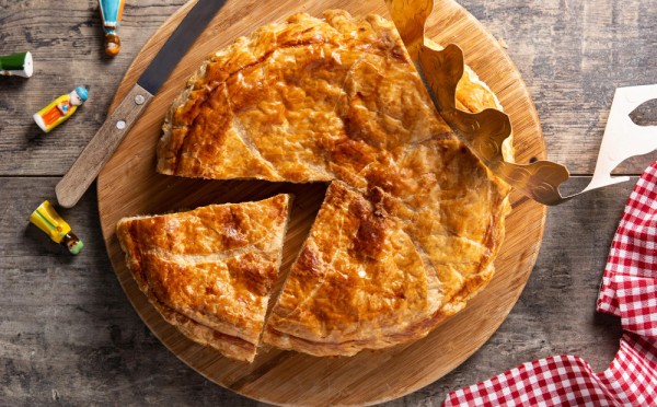 Любимый пирог вашей семьи: аппетитный и невероятно сытный — делимся рецептом домашнего «Чизбургера