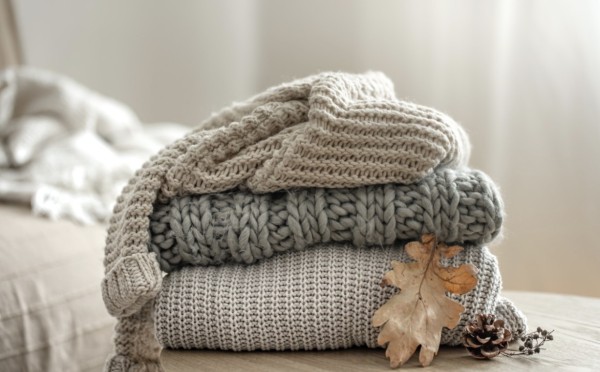 Трикотаж как новенький: машинка от катышек не нужна, их можно убрать гораздо проще — 100% надежное средство, которое вернет чудесный облик вещам