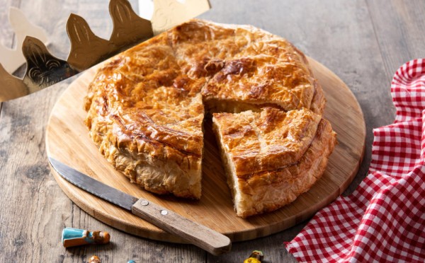 Не месила, не лепила: заливной пирог с мясом, который сам себя готовит — проверенный рецепт на кефире 100 раз выручит