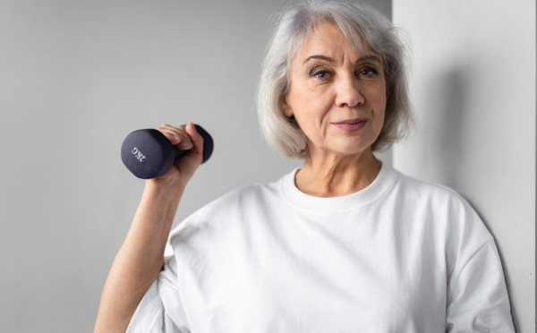 Стройная, как кипарис: вопреки мифам, похудеть после 60 возможно — вот 5 важных шагов