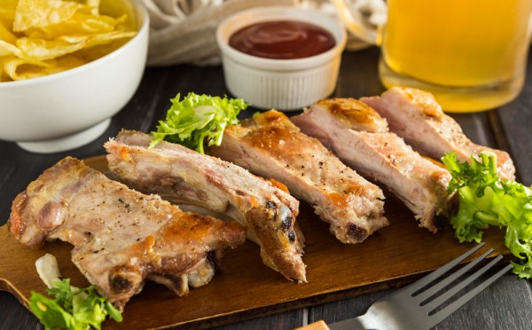 Никакой духовки не хватит, секрет томлёных рёбрышек — 2 часа, и соседи начинают ломиться в дверь