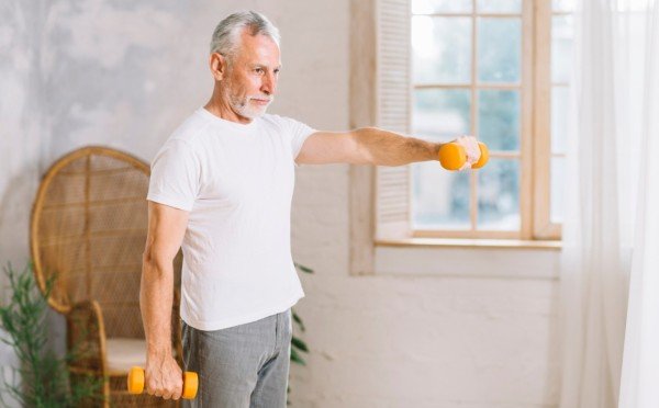 Это очень опасно: после 60 не нужно заниматься ходьбой, это очень вредно — лучше делайте 1 упражнение каждый день, пользы будет в разы больше