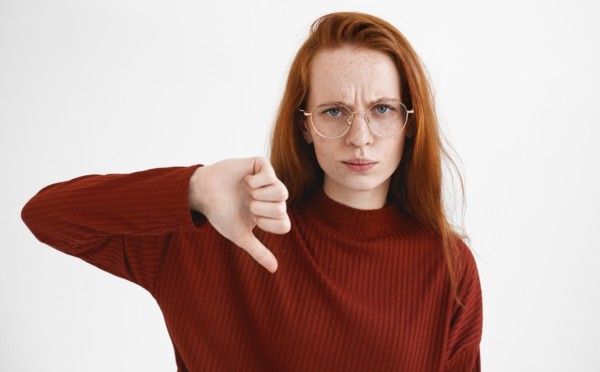 Вредная привычка: смотреть противно, хотя знаменитости тоже люди — вот 6 самых отвратительных привычек знаменитостей