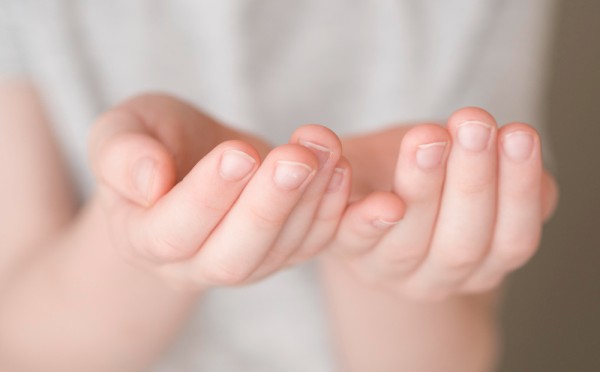 Голые ногти в тренде: почему всё больше женщин отказываются от гель-лака — и не жалеют