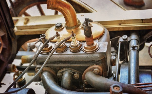 На 10 свечей только 2 настоящие: как не купить мусор и отличить подделку в магазине