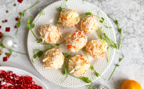 Аппетитный Новый год: гениальная подача салата на новогоднем застолье — оригинально и очень удобно