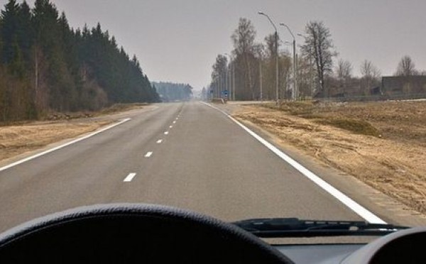 Табличка с тучкой — вообще не дождь: когда на самом деле нужно снижать скорость до 40 км/ч — простой вопрос ПДД проваливают 94%