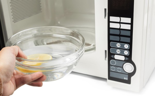 Лимон в народ: чудо-средство, которое отмоет микроволновку — танцев с бубном, губками или тряпками больше не танцуем