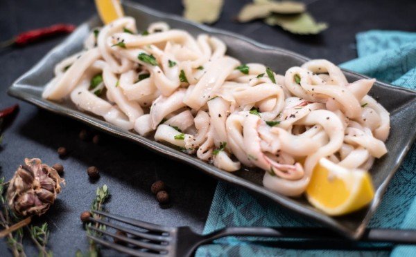 Деликатес на Новый год: оставьте сельдь, приготовьте кальмары — уж на праздник-то можно разгуляться