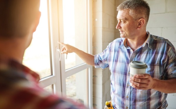 Скажите сквозняку «нет»: как обнаружить место, откуда дует — и легко починить собственными руками
