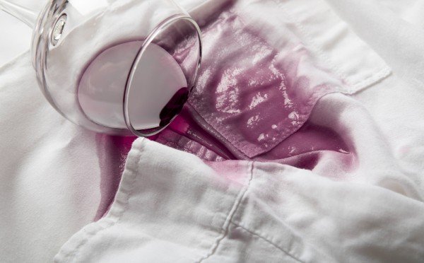 Желтизны как не бывало: как за 10 минут вывести пятна пота на одежде — 3 способа без хлорки