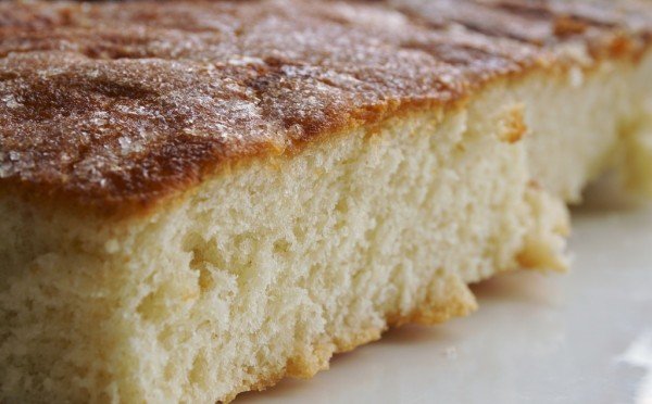 Пирог «12 ложек» — проверенная пропорция: готовится без весов и заморочек, а вкус как в дорогой кондитерской