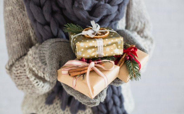 Дареный огненный конь — что лучше всего дарить бабушкам/дедушкам в 2026 году