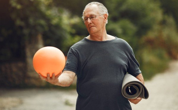 Не надо двигаться просто так — вот почему пациенты ходят в зал, но ничего не меняется, объясняет Бубновский