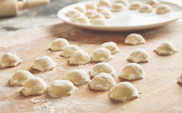 Пельмени на сковородке: быстрый и вкусный ужин — рецепт со сливками и сыром