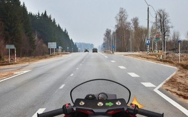 Не тормози — поверни: на простой вопрос про полосу торможения не ответили 63% учеников на экзамене по ПДД