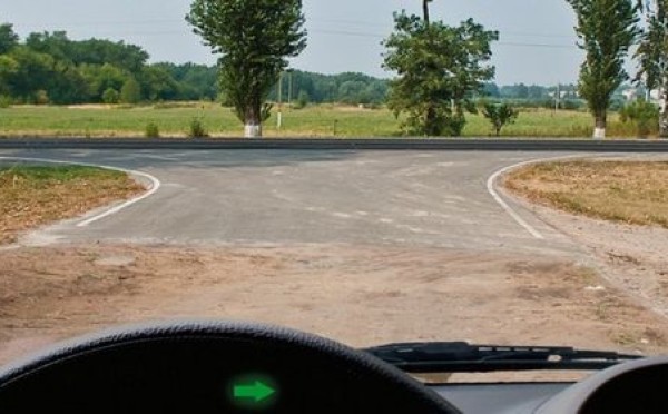 Перекрёсток без знаков: почему водитель с грунтовки всегда не прав — важный вопрос ПДД заставляет задуматься 83% отвечающих