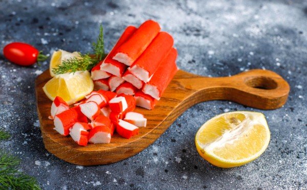 Закуска с крабовыми палочками: самый вкусный рецепт — проще и интереснее не бывало