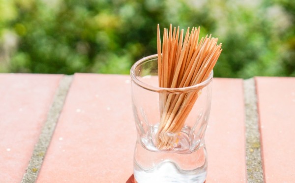 Даже использованные не выбрасываю — 4 лучших способов применения зубочисток в быту: от ремонта до цветов