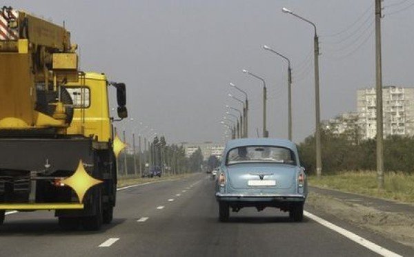 Ловушка для вежливых водителей — простой маневр и сложный выбор: 68% на экзамене по ПДД выбирают неправильный ответ