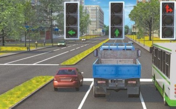 Каждому по светофору: кому разрешено ехать прямо — билет с подвохом решают верно только 38%