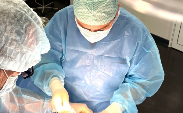 У женщин в 3 раза чаще: хирург Хатипов объяснил, почему образуются камни в желчном пузыре — и как этого избежать