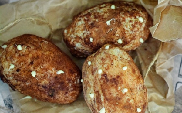 Пирожное а-ля «Картошка» по-домашнему: нежное, шоколадное — на готовку всего 20 минут