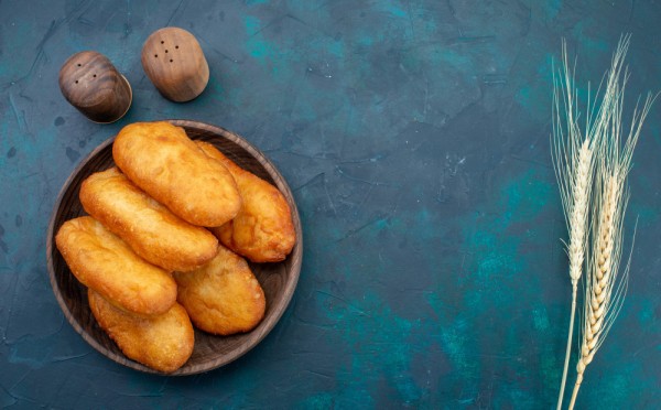 Те самые пирожки из столовой: рецепт с мясом и рисом — сытное кушанье из СССР