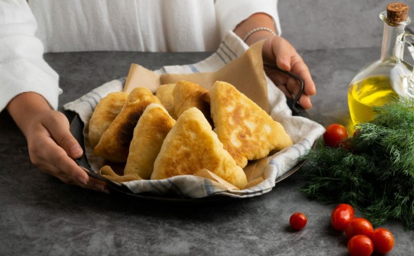 Пышнейшие пирожочки: рецепт теста на кефире — идеальный ужин с мясной начинкой за час