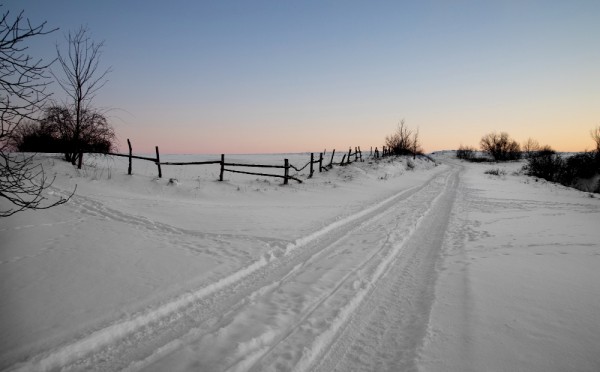 Движение по глубокому снегу: кто суетится, тот застревает, на экзамене по ПДД происходит то же самое — 85% забуксовали на этом вопросе