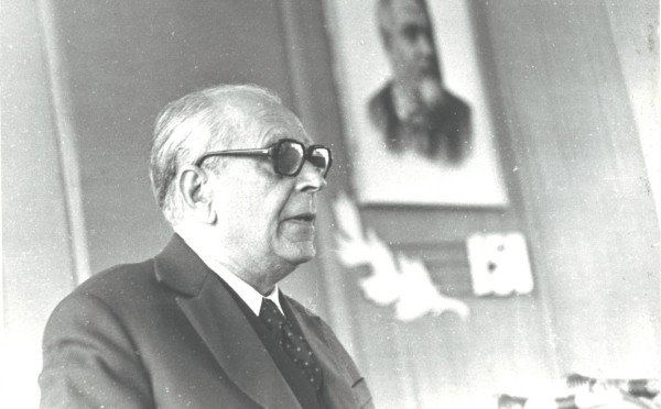 Интеллектуальное сито академика Лихачева: 4 фразы-маркера, которые выдают необразованную женщину — слышим их каждый день