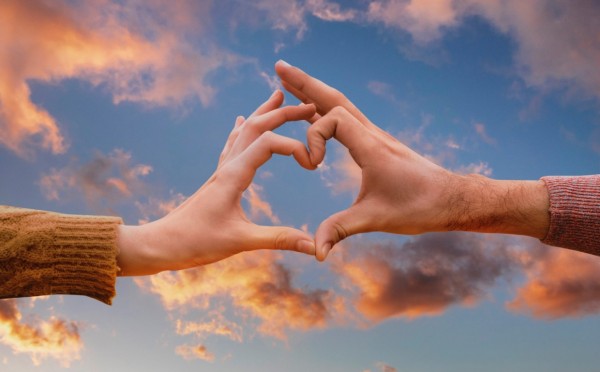 Любовь идет по проводам — Вселенная подготовила 1 знаку Зодиака чудесный дар в начале февраля