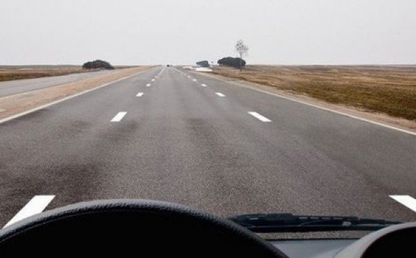 Свобода заканчивается за населённым пунктом — чем факт отличается от правил: 64% на экзамене по ПДД ошибаются с полосами движения, в жизни тоже