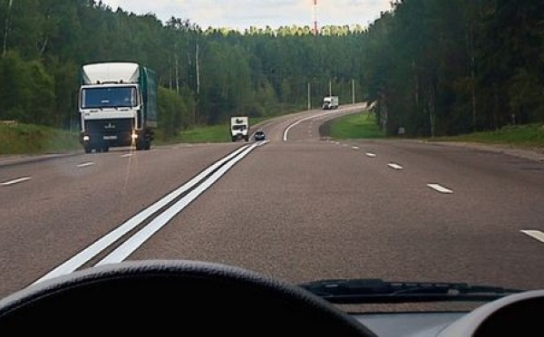 Обогнал и завис слева: почему эта привычка может завалить на экзамене по ПДД — 74% делают одну и ту же ошибку