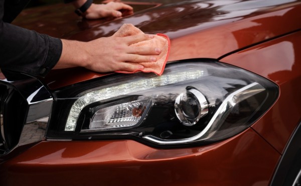 Фары и зеркала будут чище новых: делается за 5 минут — гениальное средство всего из 2 ингредиентов