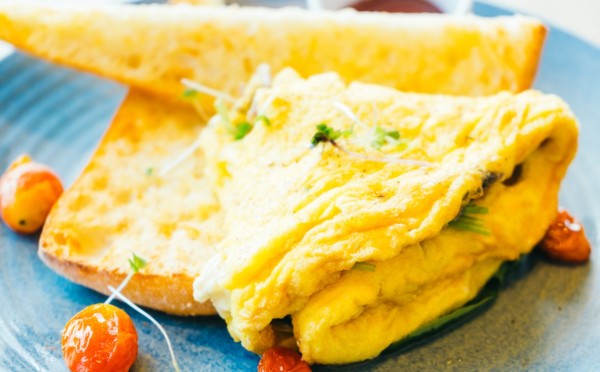 Тот самый пышный омлет из СССР: секреты советской столовой — как добиться идеальной плотности и высоты