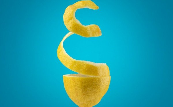 Избавляемся от запаха гари на кухне: как быстро освежить воздух без сквозняков