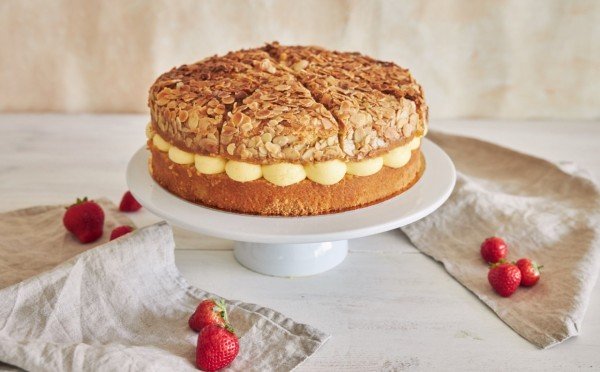 Сладенького бы к чаю — роскошный медовый торт, который можно легко приготовить дома и не бежать в кондитерскую