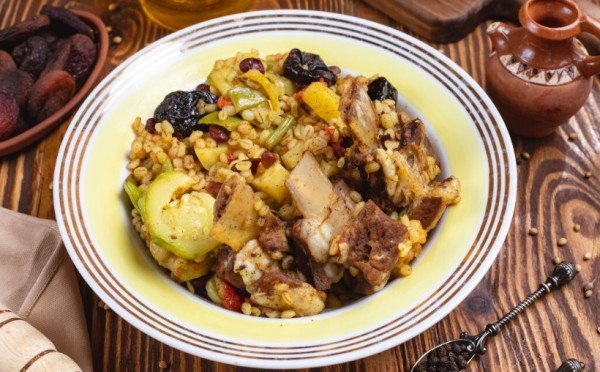 Легендарное азербайджанское блюдо: фруктовый откидной плов — дети съедают всю кастрюлю за 5 минут