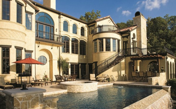 3000 метров мрамора и дерева: как выглядит особняк Алсу, который она продала перед разводом