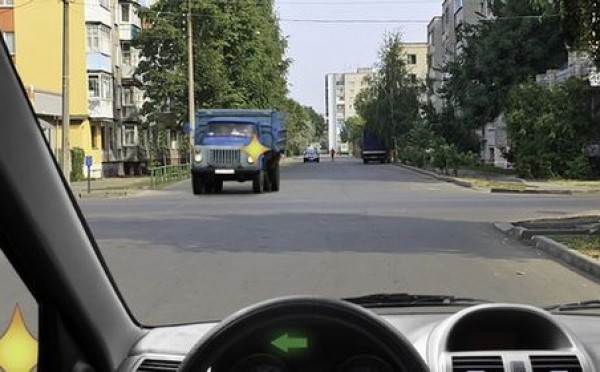 Уступить или не мешать — этот вопрос «любят» за двусмысленность: правильно оценить ситуацию на экзамене по ПДД смогли 40%